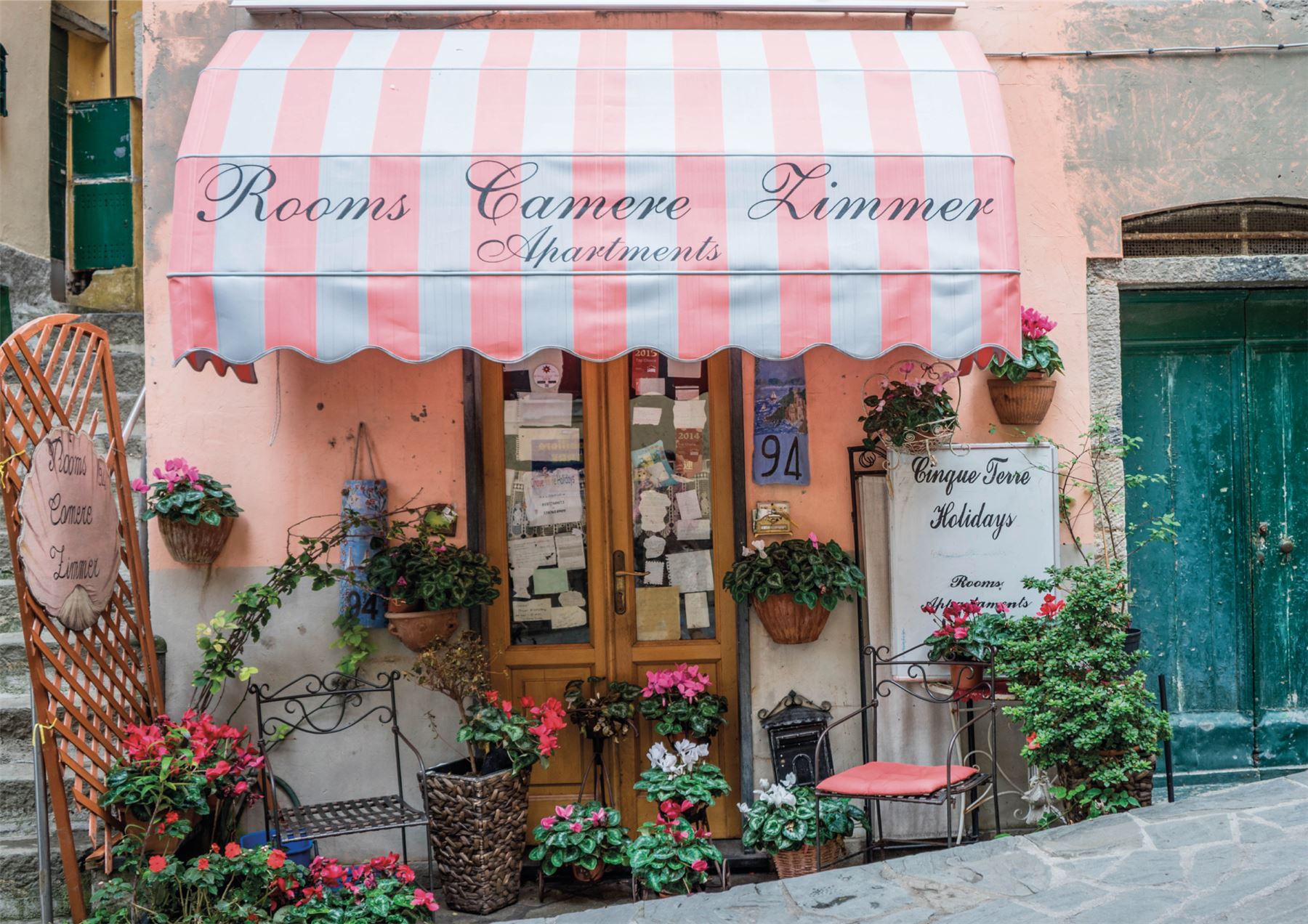 The Flower Shop 1000 or 500 Piece Jigsaw Puzzle